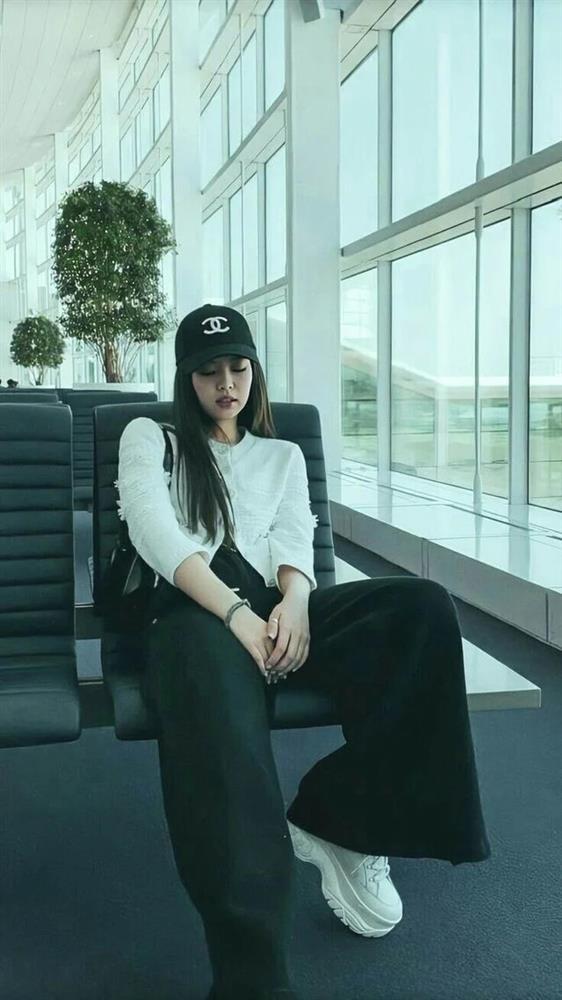 Jennie phối loạt mũ hot trend cực chất trong ngày lạnh-5