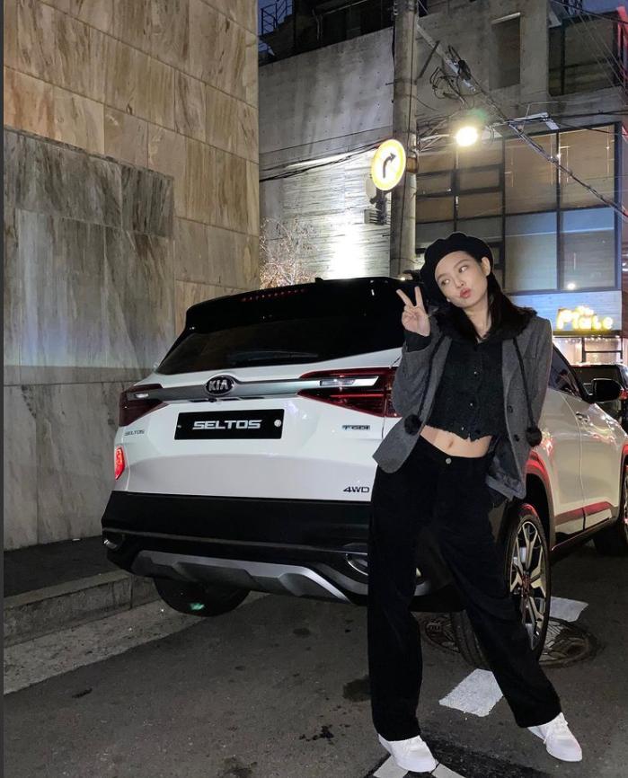 Jennie phối loạt mũ hot trend cực chất trong ngày lạnh-10