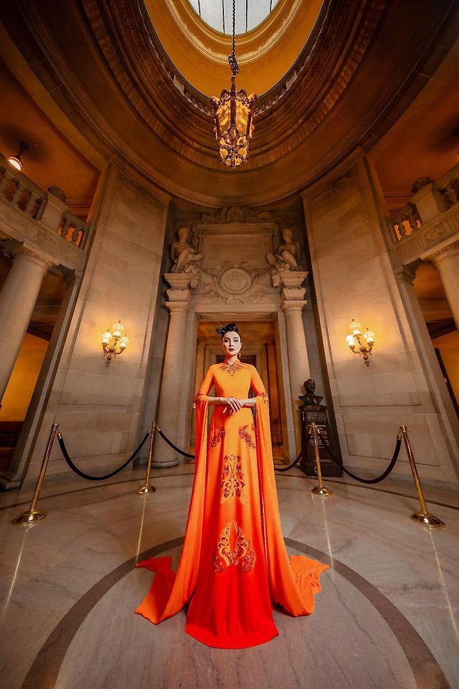 Chị gái Mai Thu Huyền diện áo dài 600 triệu đồng ở Mỹ-6