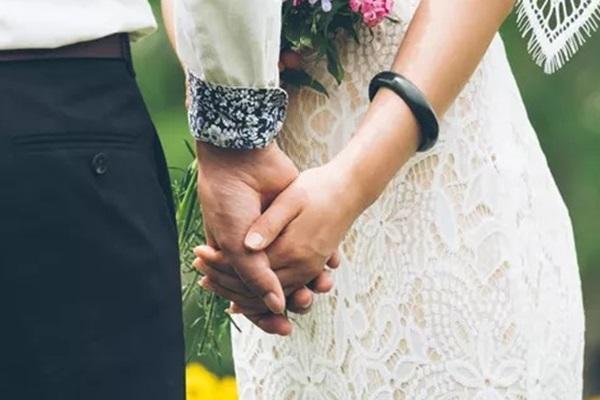 Phụ nữ lấy chồng bằng tuổi hay hơn tuổi hạnh phúc hơn?-3