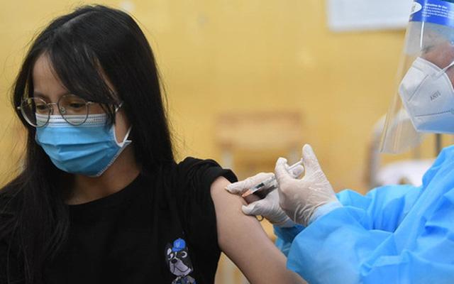 4 học sinh sốc phản vệ sau tiêm vaccine Covid-19: 1 em đã tử vong-1