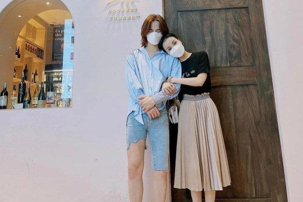 Trần Đức Bo cởi trần ôm hôn, sờ mó vòng ba bạn gái-8