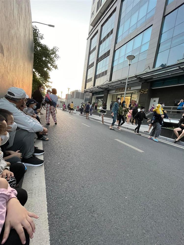 Hà Nội: Cháy căn hộ chung cư cao cấp, hàng trăm cư dân hoảng hốt-3