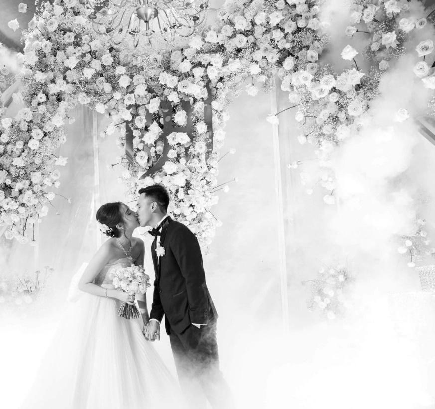 Hot girl đình đám lộ vóc dáng sau sinh vẫn như bầu 4 tháng-1