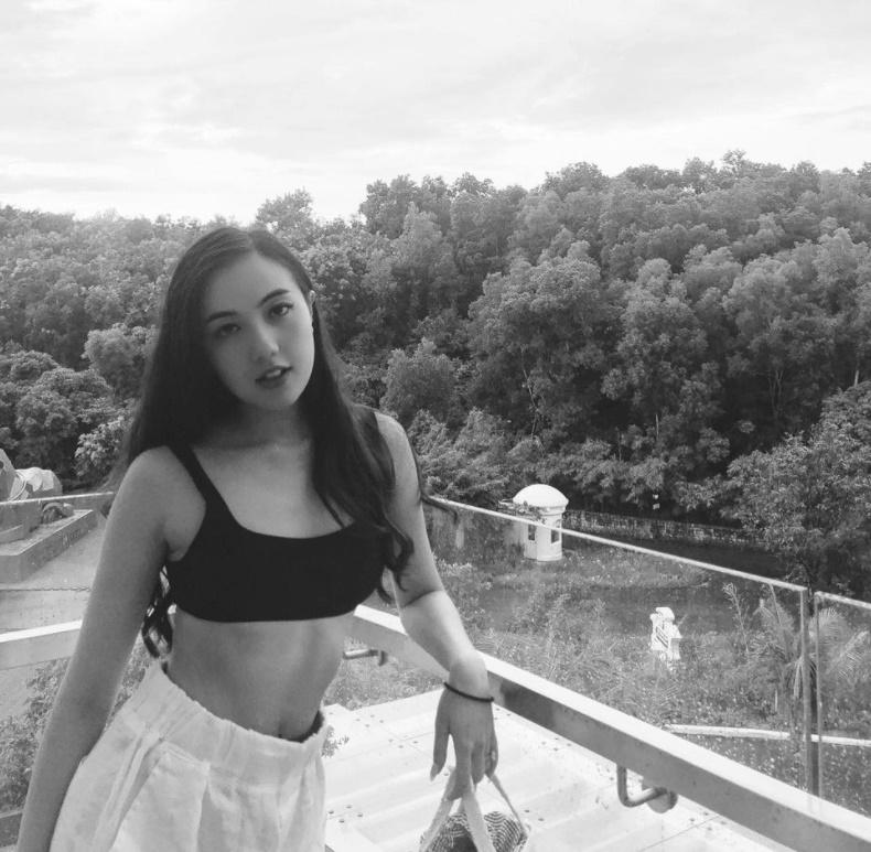 Hot girl đình đám lộ vóc dáng sau sinh vẫn như bầu 4 tháng-6