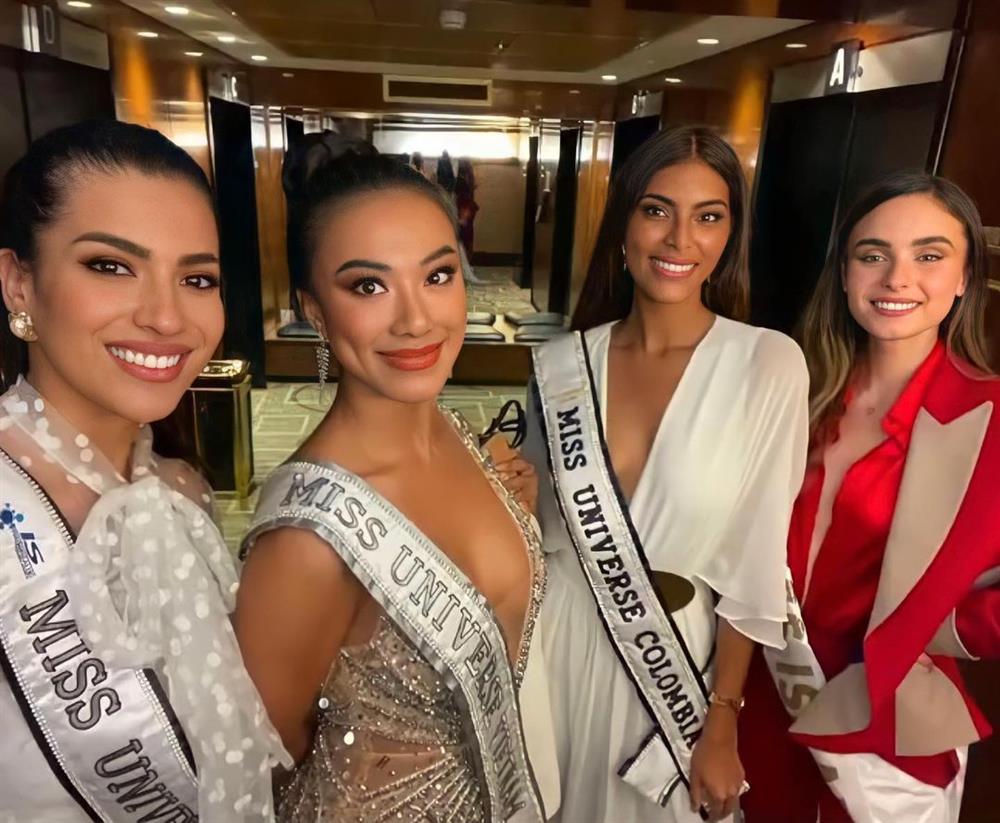 Kim Duyên nhập cuộc Miss Universe, nhan sắc chìm giữa rừng hoa-11