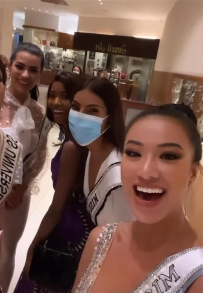Kim Duyên nhập cuộc Miss Universe, nhan sắc chìm giữa rừng hoa-14