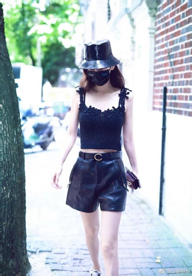 Angela Baby đưa con trai đi dạo phố, lộ body tong teo-3