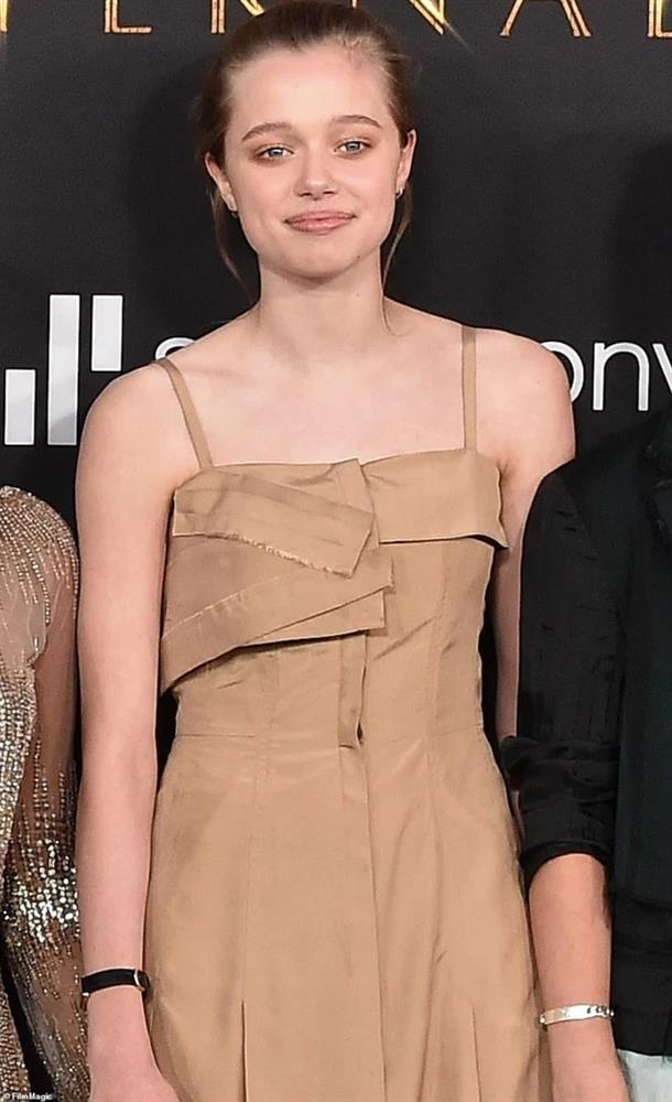 Con gái Angelina Jolie thành mỹ nhân, cả thế giới trầm trồ-23