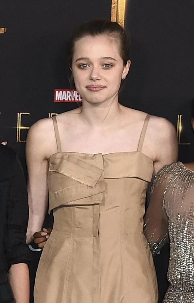 Con gái Angelina Jolie thành mỹ nhân, cả thế giới trầm trồ-24