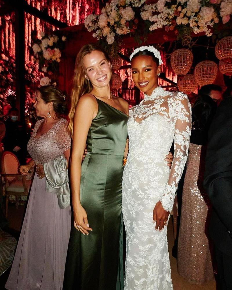 Bella Hadid, Kendall Jenner diện váy phù dâu xanh thiên thanh gây sốt-5