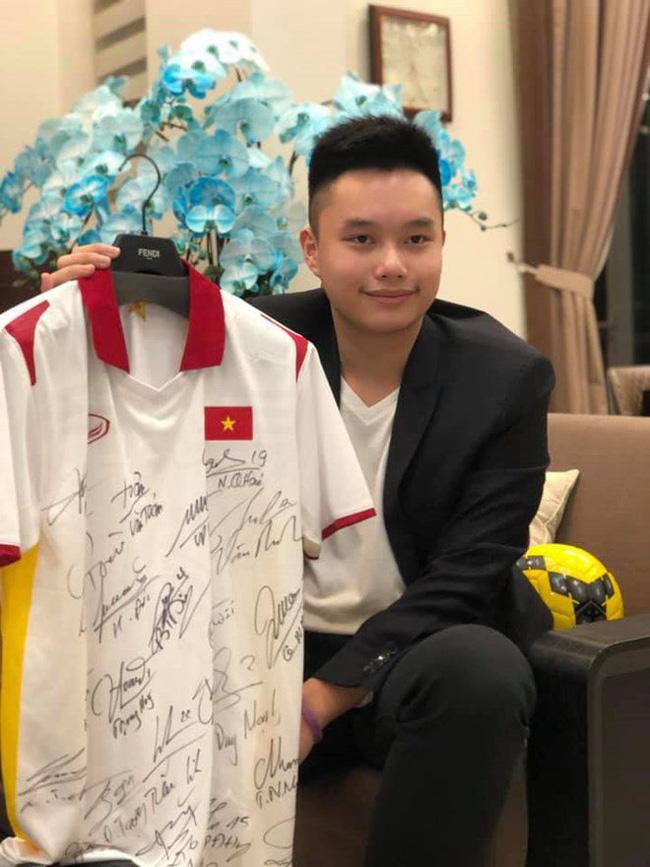 Quý tử 2 quý ông ở VTV: Học trường quốc tế, điển trai y đúc bố-2