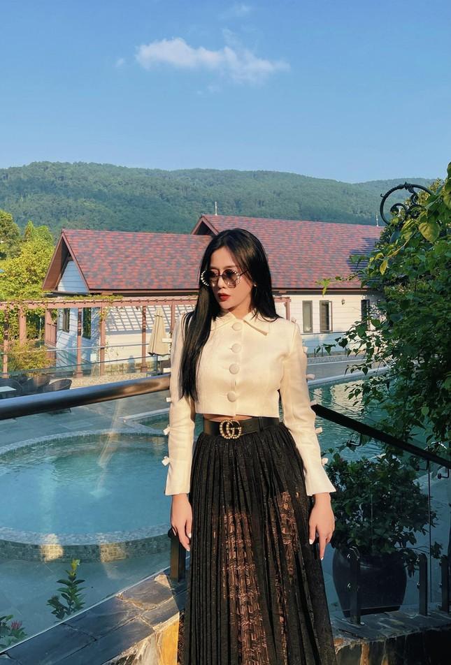 Cùng kiểu boots, Phương Oanh ngoài đời sang xịn, trên phim gây trầm cảm-9