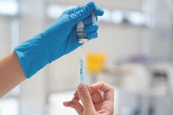 Vaccine chống biến thể Omicron: Moderna đưa ra tuyên bố ‘nóng’