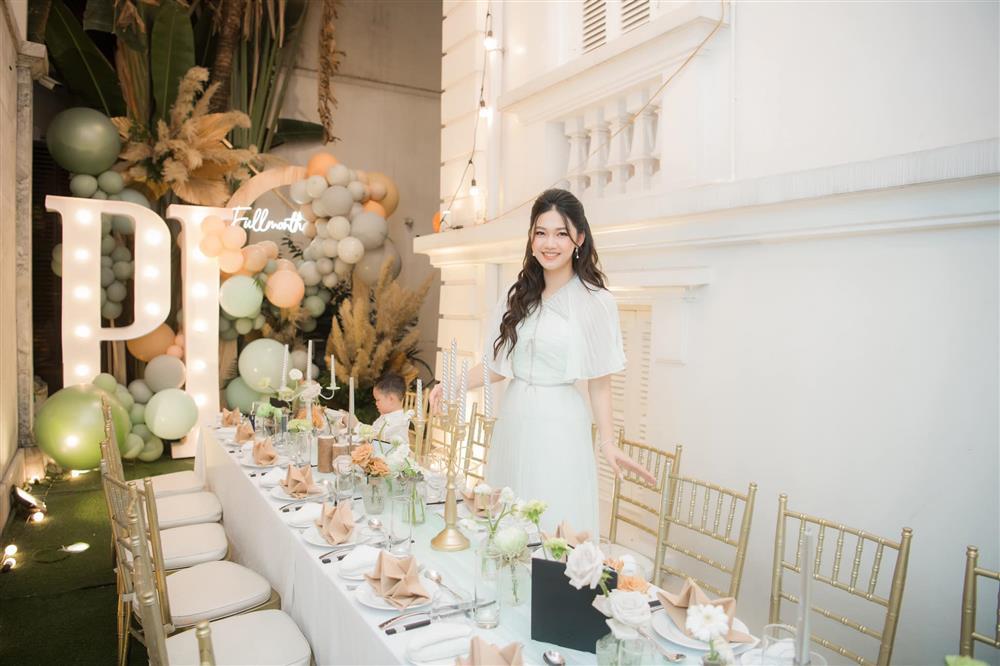 Á hậu Thanh Tú lần đầu cho 2 quý tử cùng lên sóng-3