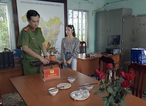Những mỹ nhân mê trai bất chấp trên phim Việt-8