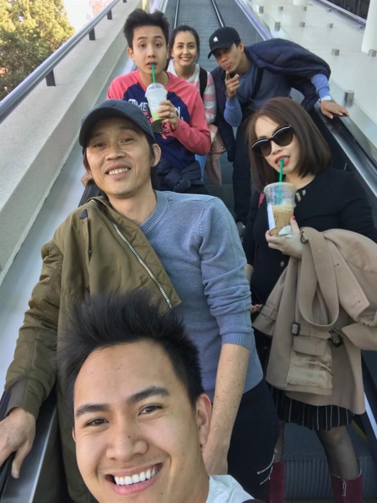 Con trai khoe ảnh quấn quít Hoài Linh sau loạt bão tố-5