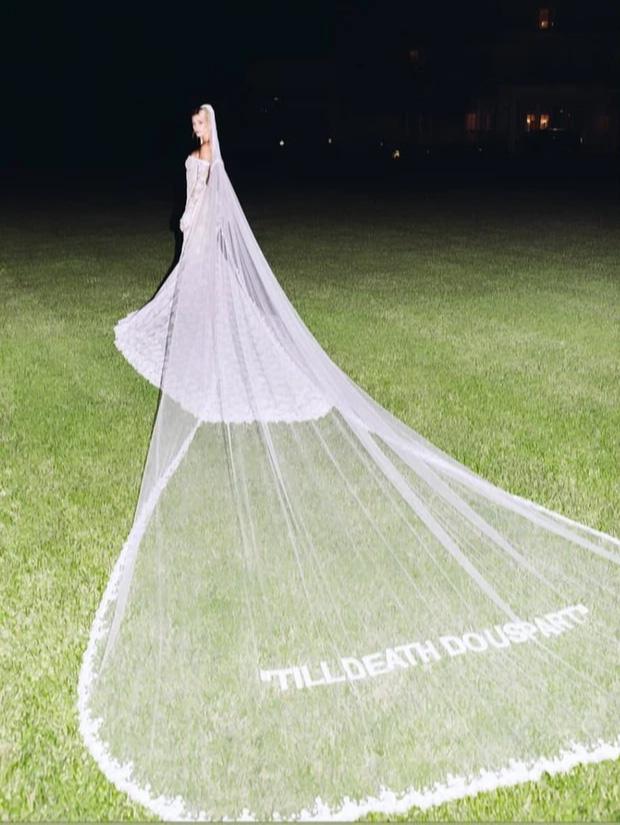 Ảnh cưới Justin Bieber rầm rộ sau tin giám đốc Louis Vuitton qua đời-6