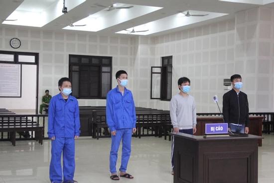 Hỗn chiến vì cục pin sạc dự phòng, nhóm thanh niên lĩnh 27 năm tù