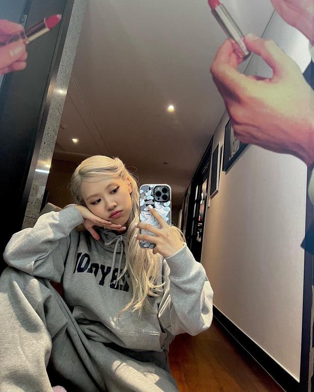Rosé BLACKPINK lộ diện giữa lúc cách ly COVID-19, gương mặt đáng lo-2