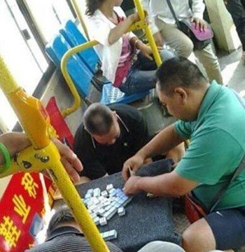 Những cảnh tượng chỉ có trên xe buýt khiến chúng ta phải kêu trời-2