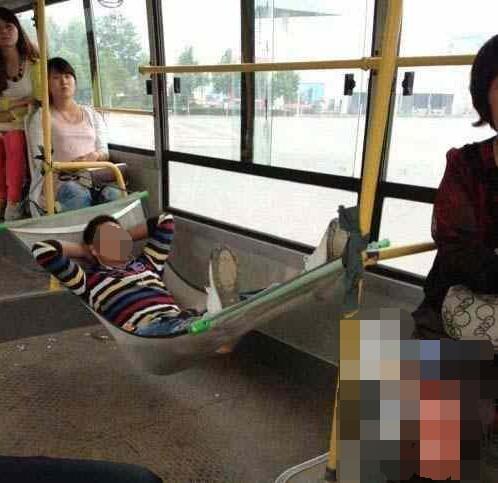 Những cảnh tượng chỉ có trên xe buýt khiến chúng ta phải kêu trời-8