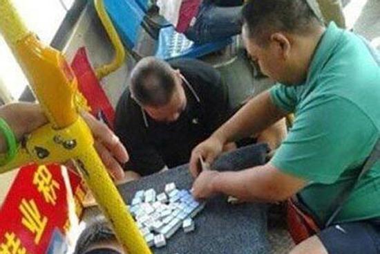 Những cảnh tượng chỉ có trên xe buýt khiến chúng ta phải 'kêu trời'