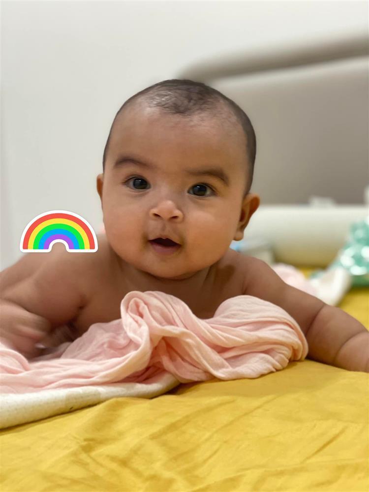 Bộ sưu tập ảnh nude cực yêu của con gái Võ Hạ Trâm-5