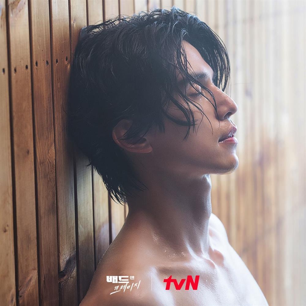 Ngắm mãi không chán body mlem của Lee Dong Wook-2
