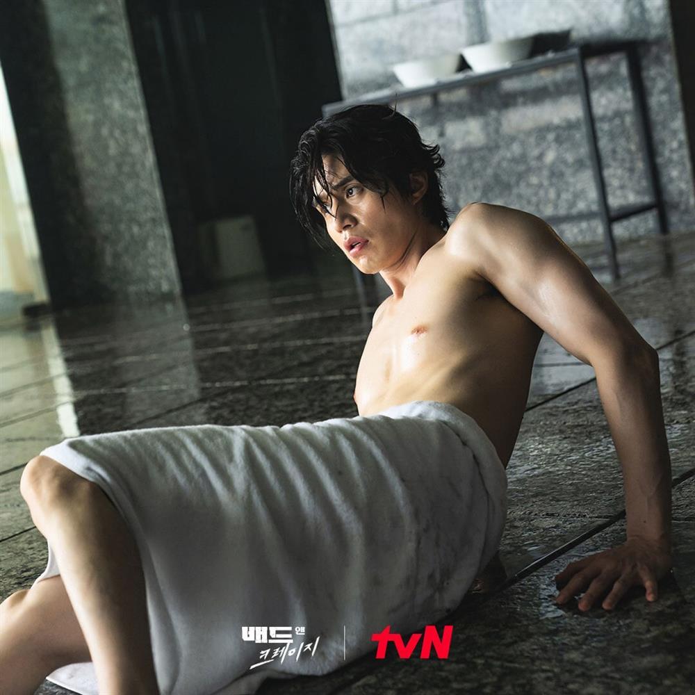 Ngắm mãi không chán body mlem của Lee Dong Wook-4