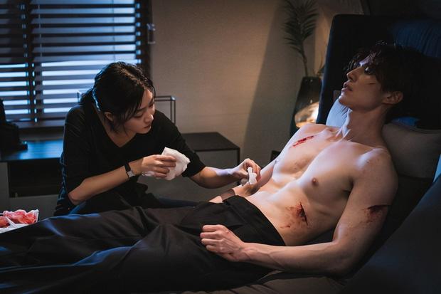 Ngắm mãi không chán body mlem của Lee Dong Wook-7