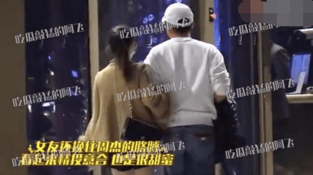 Nhĩ Khang Châu Kiệt vào khách sạn với gái trẻ đáng tuổi con?-3