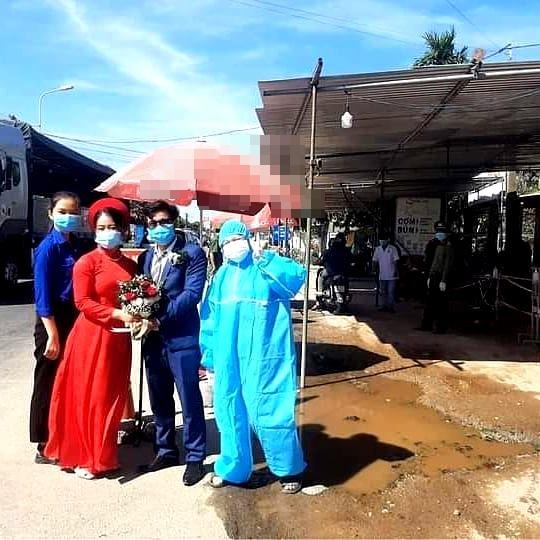 Đám cưới tổ chức trong chuồng lợn làm xôn xao cõi mạng-5