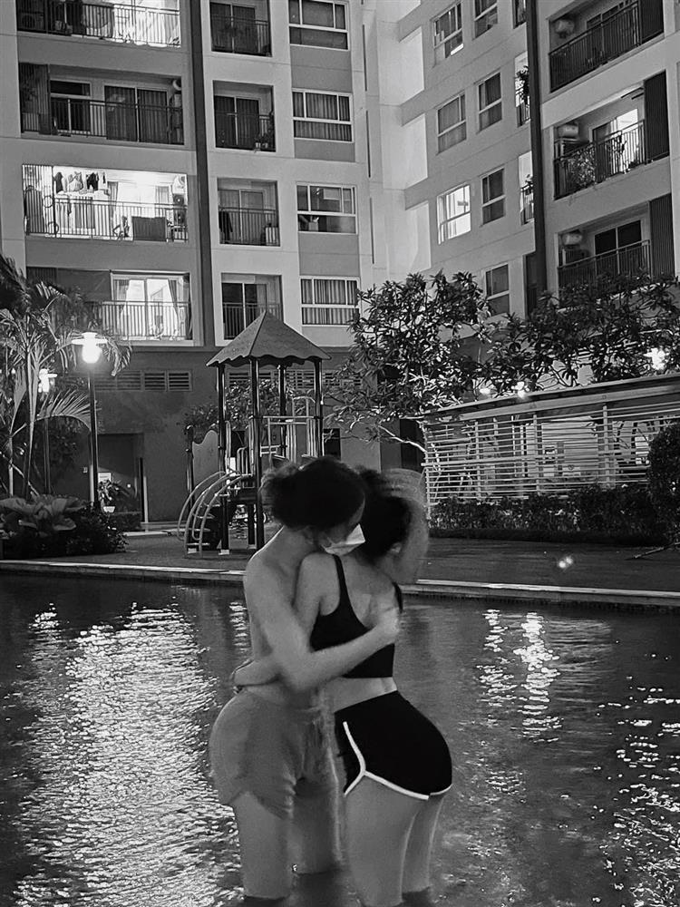 Trần Đức Bo cởi trần ôm hôn, sờ mó vòng ba bạn gái-3