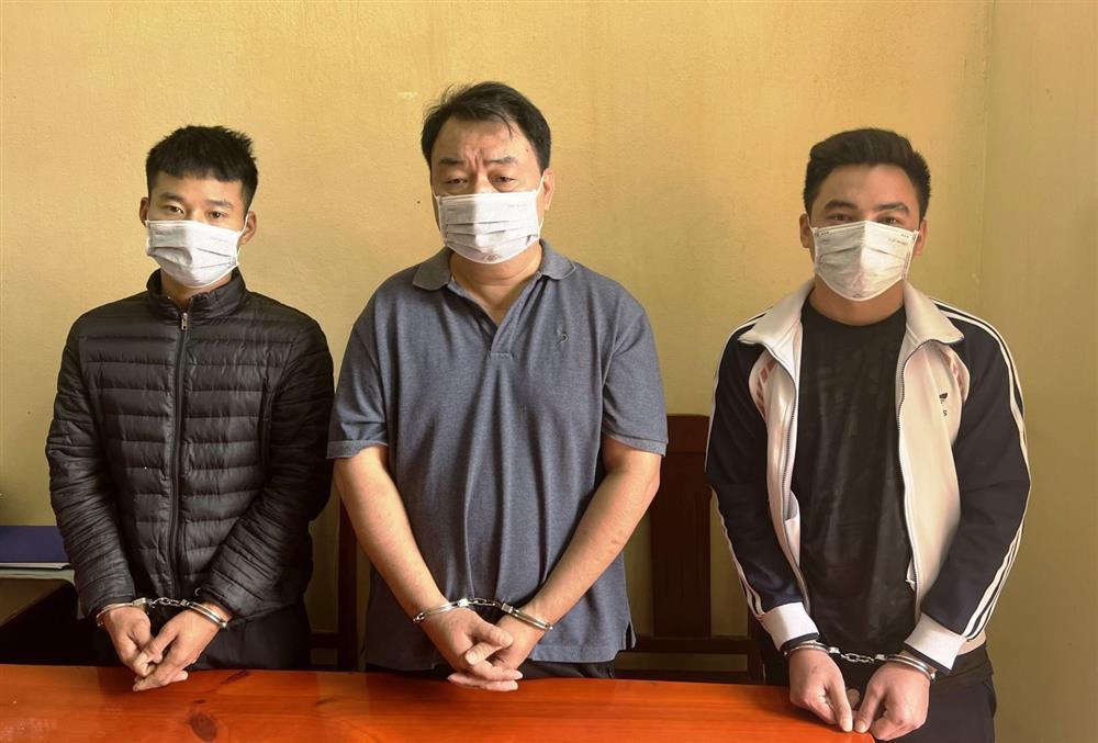 Trả thù cá nhân, 4 đối tượng châm lửa thiêu cháy 2 xe máy-1