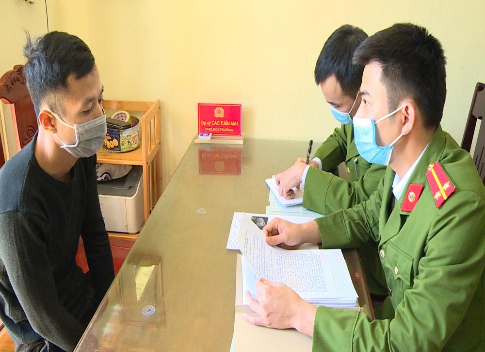 Trả thù cá nhân, 4 đối tượng châm lửa thiêu cháy 2 xe máy-2