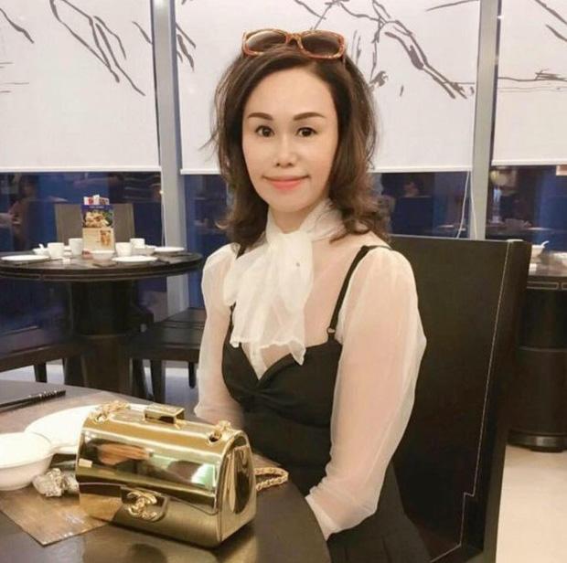 Mẹ chồng tương lai Hương Giang sở hữu toàn hàng hiệu loá mắt-2