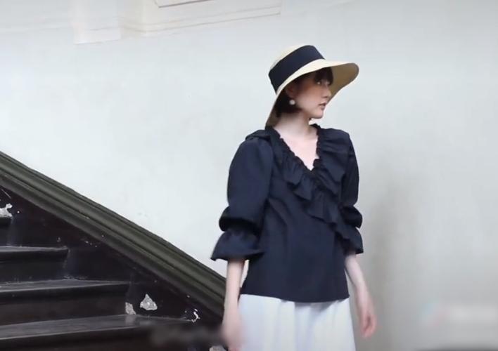 Vừa bị nghi mới sinh, Hải Tú lộ clip vòng 2 lùm lùm mẹ bỉm?-2