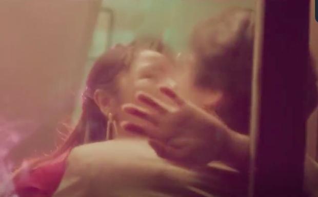 Cảnh nóng đốt mắt của Lâm Tâm Như ở tuổi 45 bên cạnh trai trẻ-2