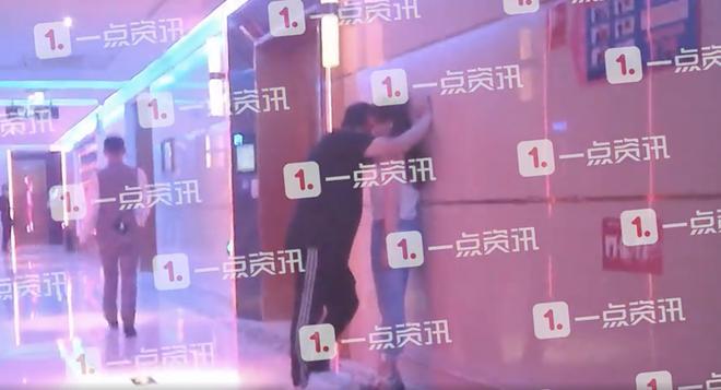 MC giàu nhất Trung Quốc ly hôn vì chồng chăm ngoại tình-1