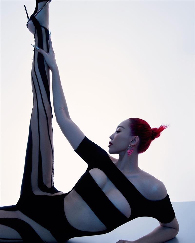 Tóc Tiên mặc bodysuit xuyên thấu quằn quại, ảnh chụp lén có ra gì?-5