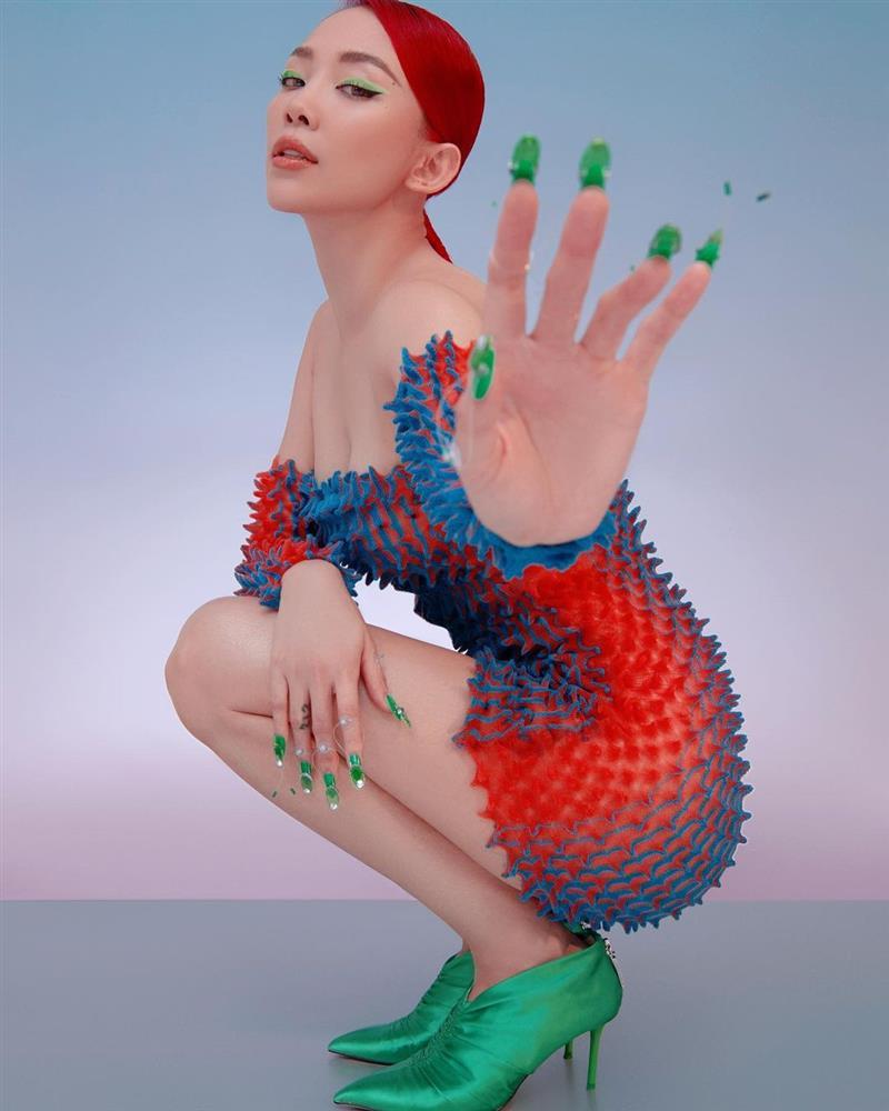 Tóc Tiên mặc bodysuit xuyên thấu quằn quại, ảnh chụp lén có ra gì?-8