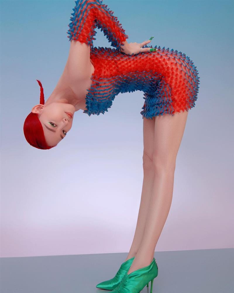 Tóc Tiên mặc bodysuit xuyên thấu quằn quại, ảnh chụp lén có ra gì?-9