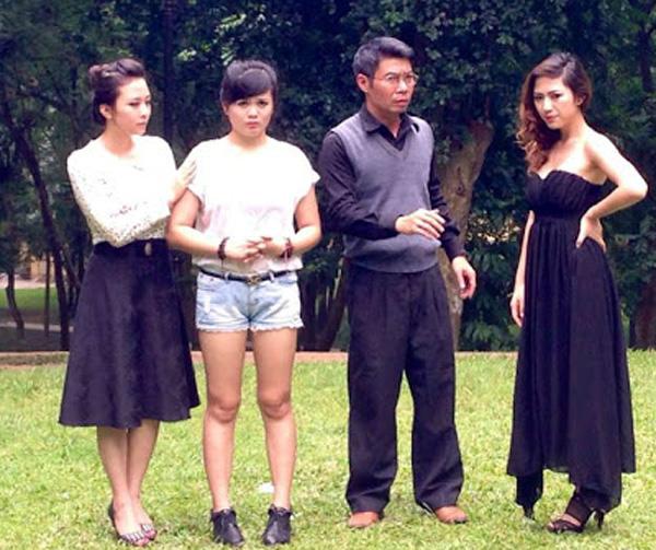 Con gái nổi tiếng, tỉ mẩn ngồi cắt móng chân cho NSND Công Lý là ai?-2