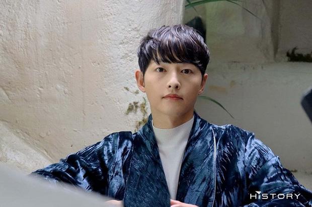 Song Joong Ki nhận tin dữ, dừng mọi hoạt động vì quá đau buồn-1