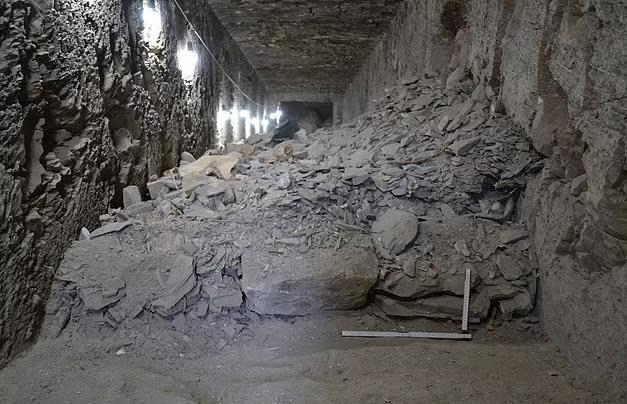 Khai quật đống rác, phát hiện hàng trăm báu vật Ai Cập 3.500 năm-1