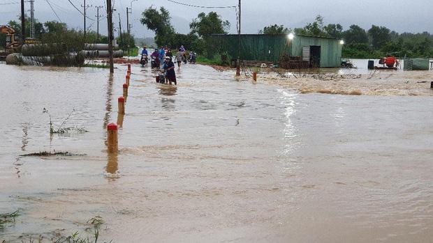 Bình Định: Mưa lũ khiến hơn 23.000 nhà ngập nặng, 4 người thương vong-4