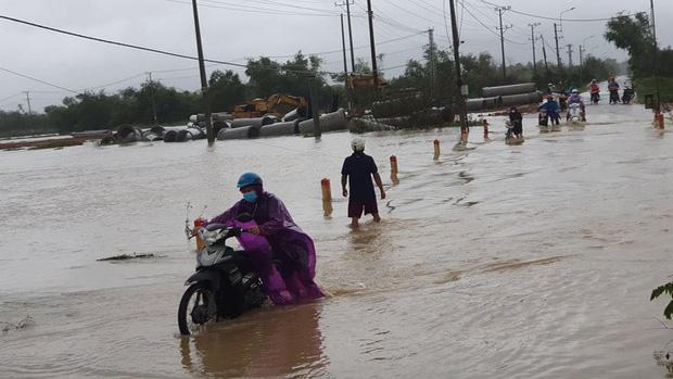 Bình Định: Mưa lũ khiến hơn 23.000 nhà ngập nặng, 4 người thương vong-5