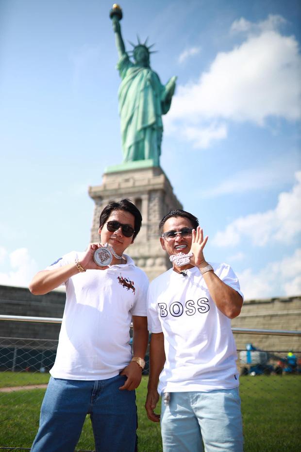 Netizen soi Khoa Pug còn nặng tình với Johnny Đặng-2