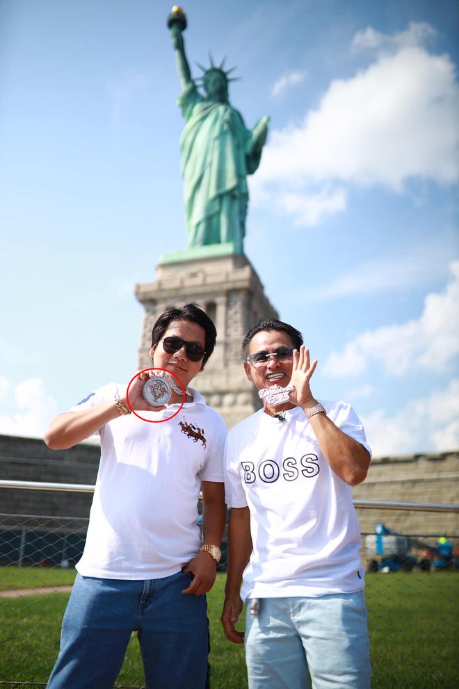 Johnny Đặng lộ chuyện Khoa Pug mượn dây chuyền kim cương sống ảo-3